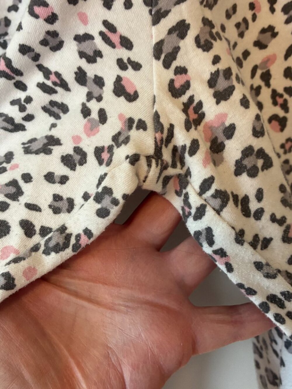 Karen Neuburger Sz Small | White and Pink Leopard Print Pajama Top + Pants Set - Picture 7 of 15